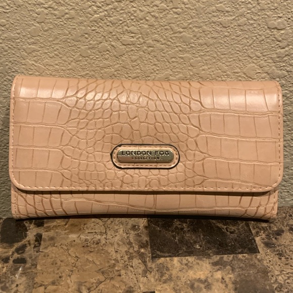 London Fog Handbags - London Fog wallet-NWT